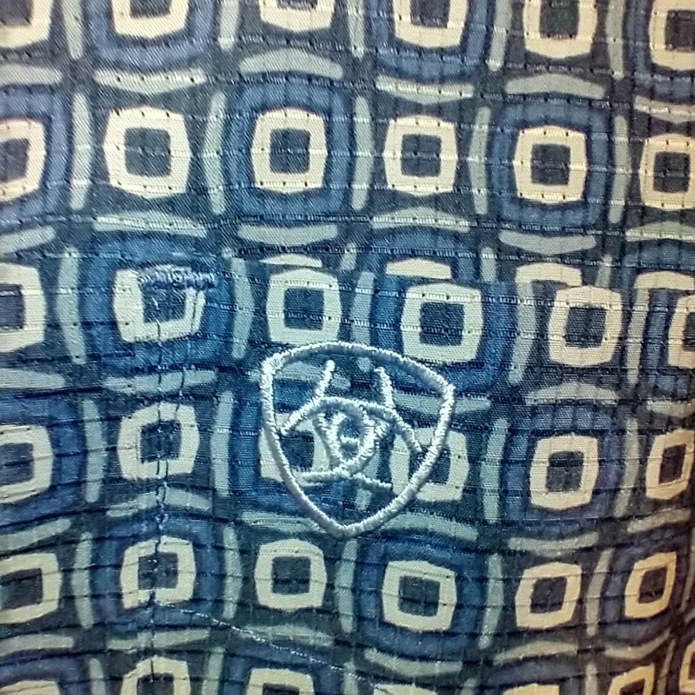 Ariat Tek Geometrical Print Long Sleeve Button Up Shirt Men's sz Medium. - Picture 9 of 9